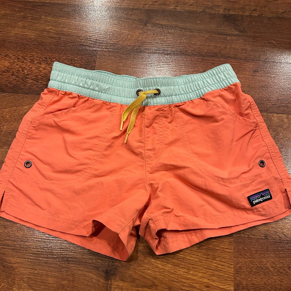 Patagonia Girls' Costa Rica Baggies Shorts Size Large 12 Coral Color